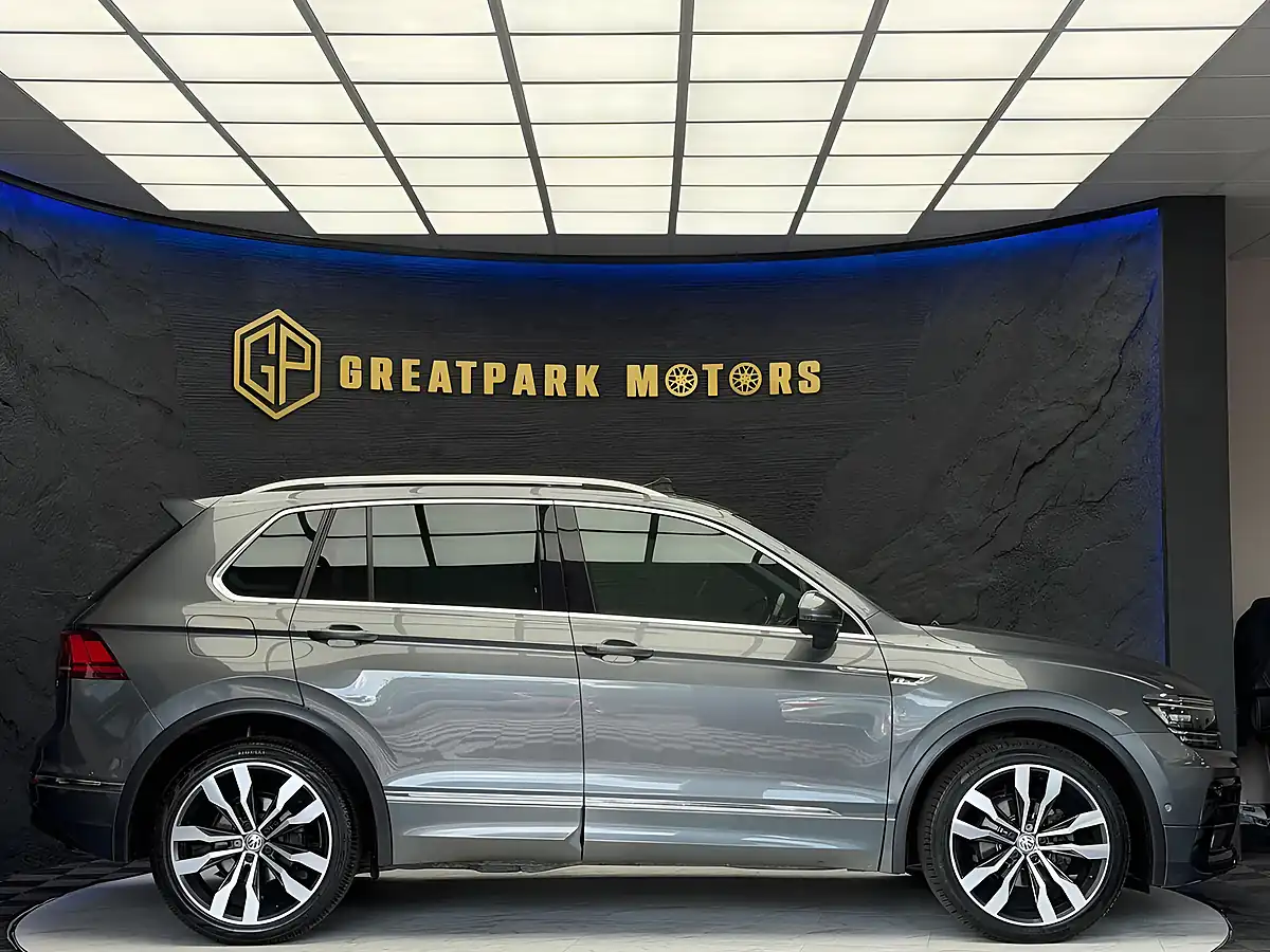 Used 2019 Volkswagen Tiguan R-Line Tech Grey - Interior and Exterior details 4
