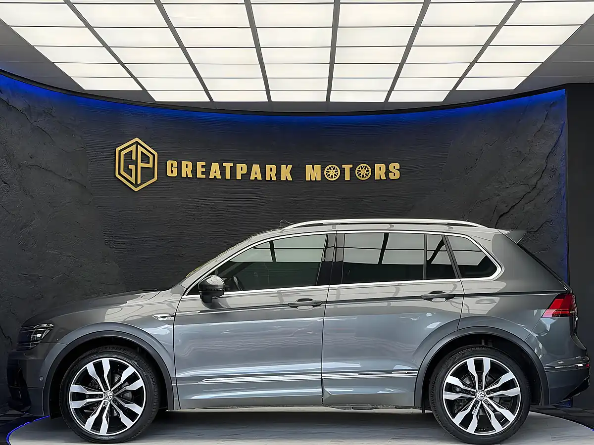 Used 2019 Volkswagen Tiguan R-Line Tech Grey - Interior and Exterior details 8