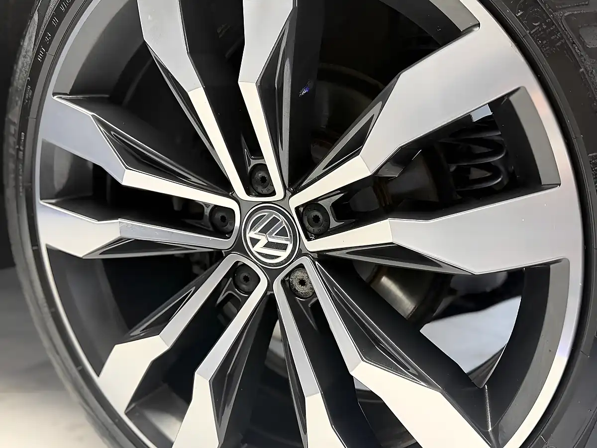 Used 2019 Volkswagen Tiguan R-Line Tech Grey - Interior and Exterior details 9