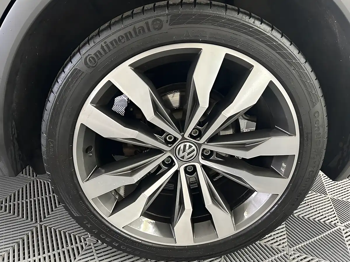 Used 2019 Volkswagen Tiguan R-Line Tech Grey - Interior and Exterior details 10