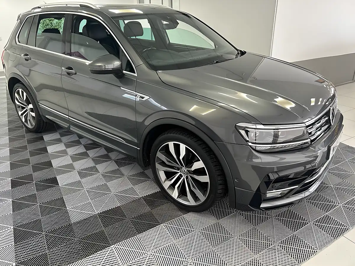 Used 2019 Volkswagen Tiguan R-Line Tech Grey - Interior and Exterior details 4