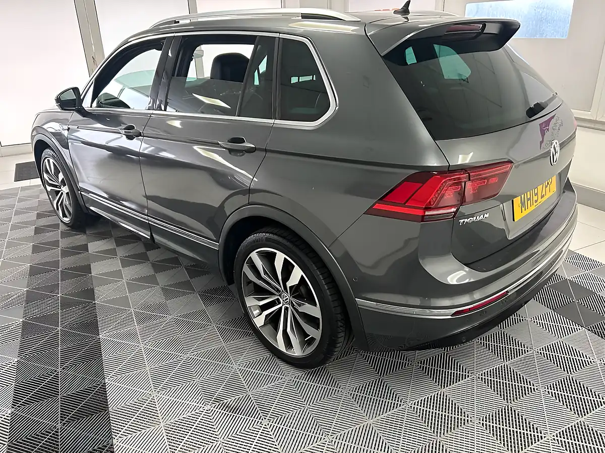 Used 2019 Volkswagen Tiguan R-Line Tech Grey - Interior and Exterior details 8