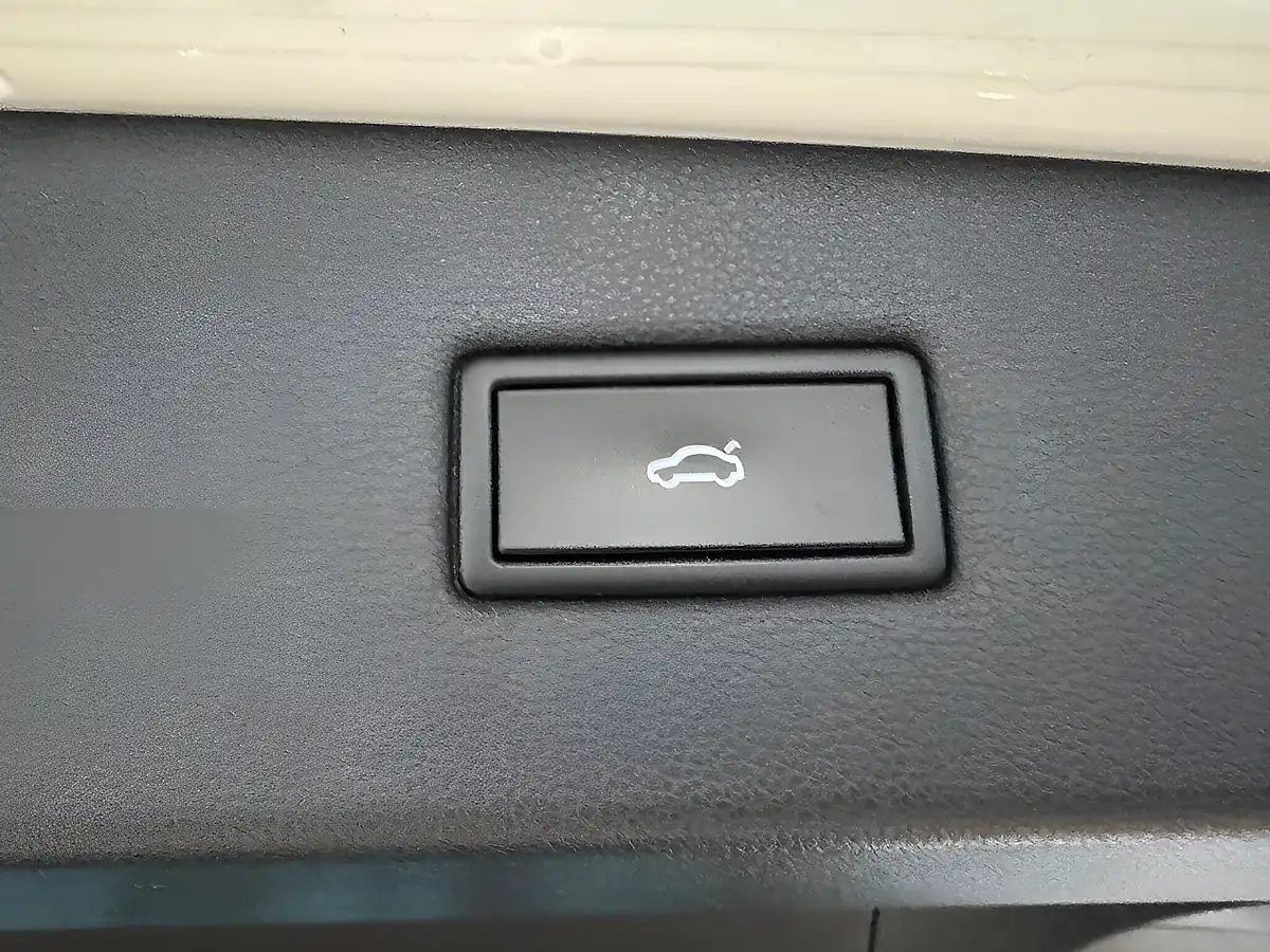 Used 2019 Volkswagen Tiguan R-Line Tech - Interior and Exterior details 13