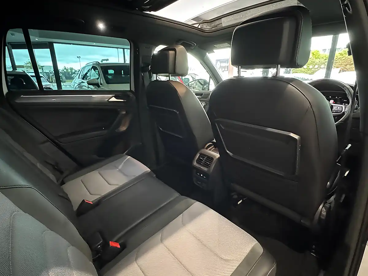 Used 2019 Volkswagen Tiguan R-Line Tech - Interior and Exterior details 16
