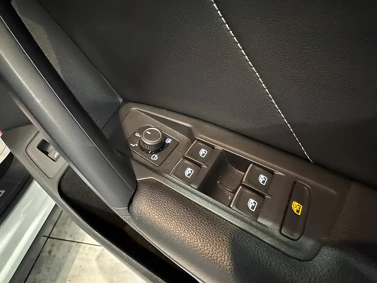 Used 2019 Volkswagen Tiguan R-Line Tech - Interior and Exterior details 17