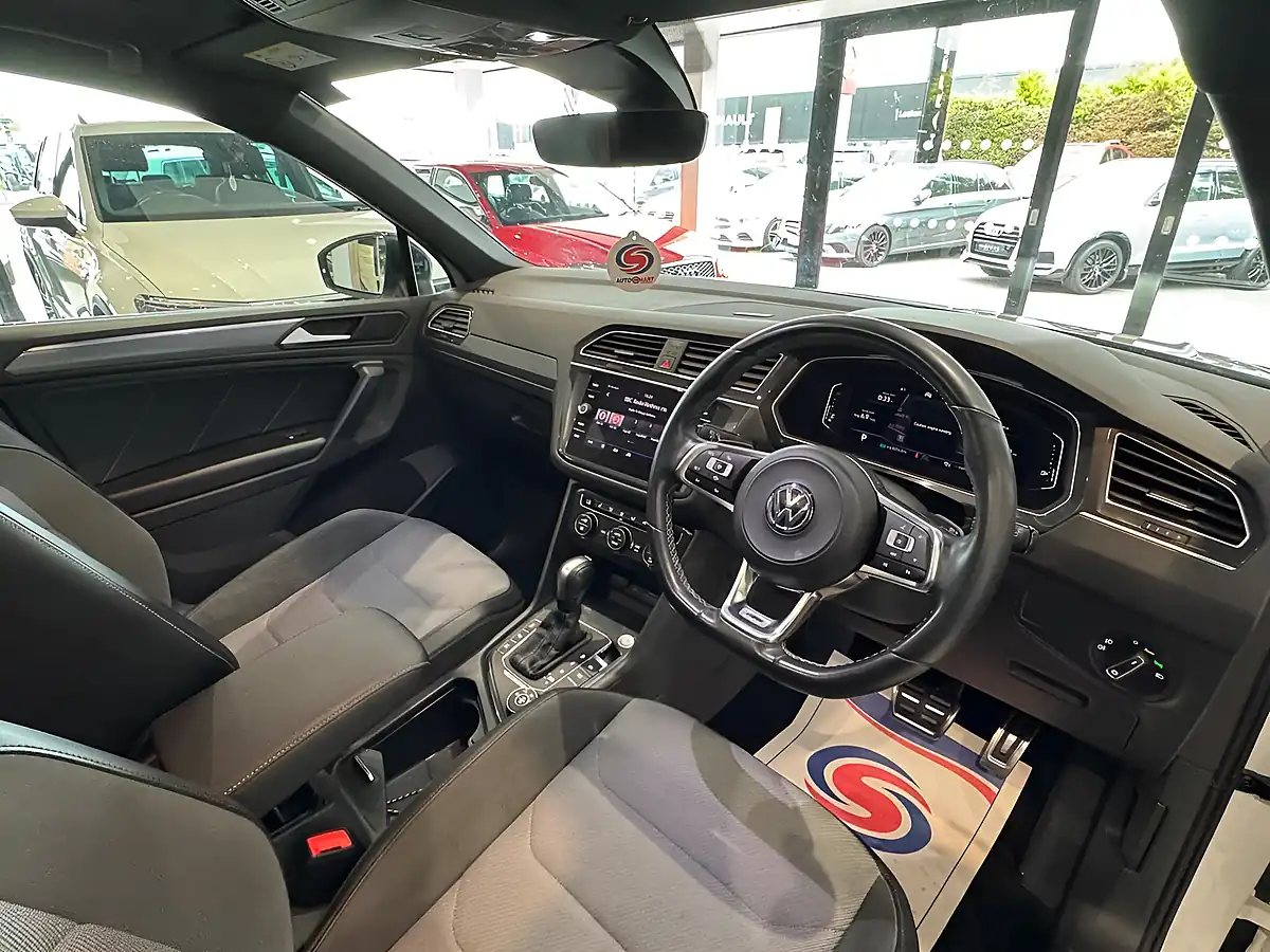 Used 2019 Volkswagen Tiguan R-Line Tech - Interior and Exterior details 18