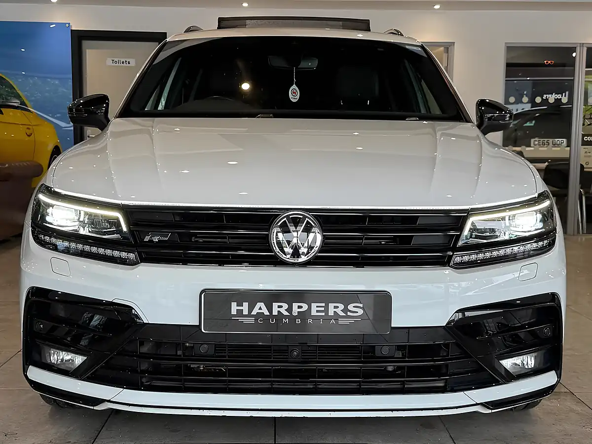 Used 2019 Volkswagen Tiguan R-Line Tech - Interior and Exterior details 4