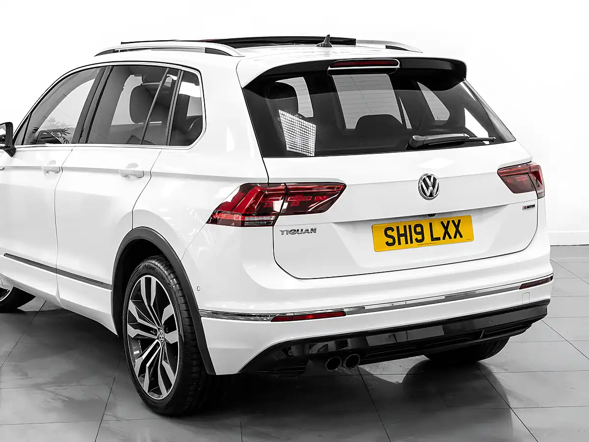 Used 2019 Volkswagen Tiguan R-Line Tech Pure White - Interior and Exterior details 10