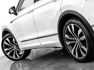 Used 2019 Volkswagen Tiguan R-Line Tech Pure White - Interior and Exterior details 11