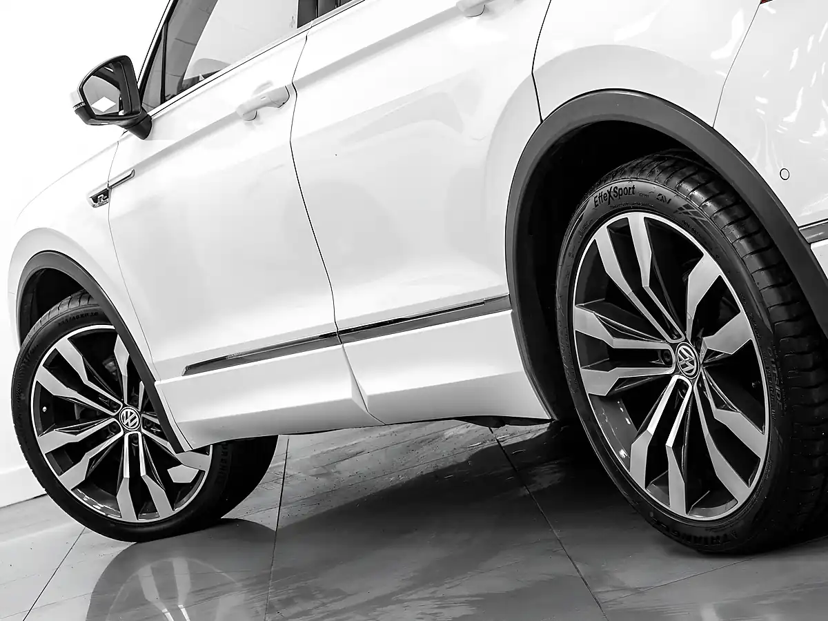 Used 2019 Volkswagen Tiguan R-Line Tech Pure White - Interior and Exterior details 11