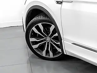 Used 2019 Volkswagen Tiguan R-Line Tech Pure White - Interior and Exterior details 12