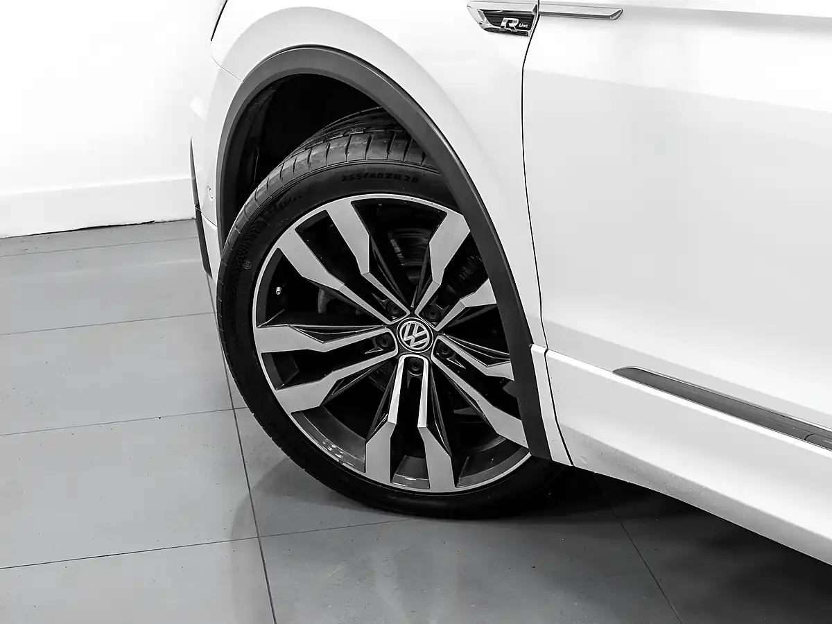 Used 2019 Volkswagen Tiguan R-Line Tech Pure White - Interior and Exterior details 12