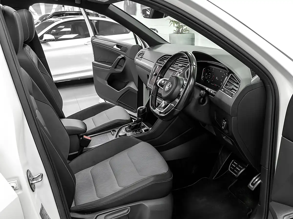 Used 2019 Volkswagen Tiguan R-Line Tech Pure White - Interior and Exterior details 14