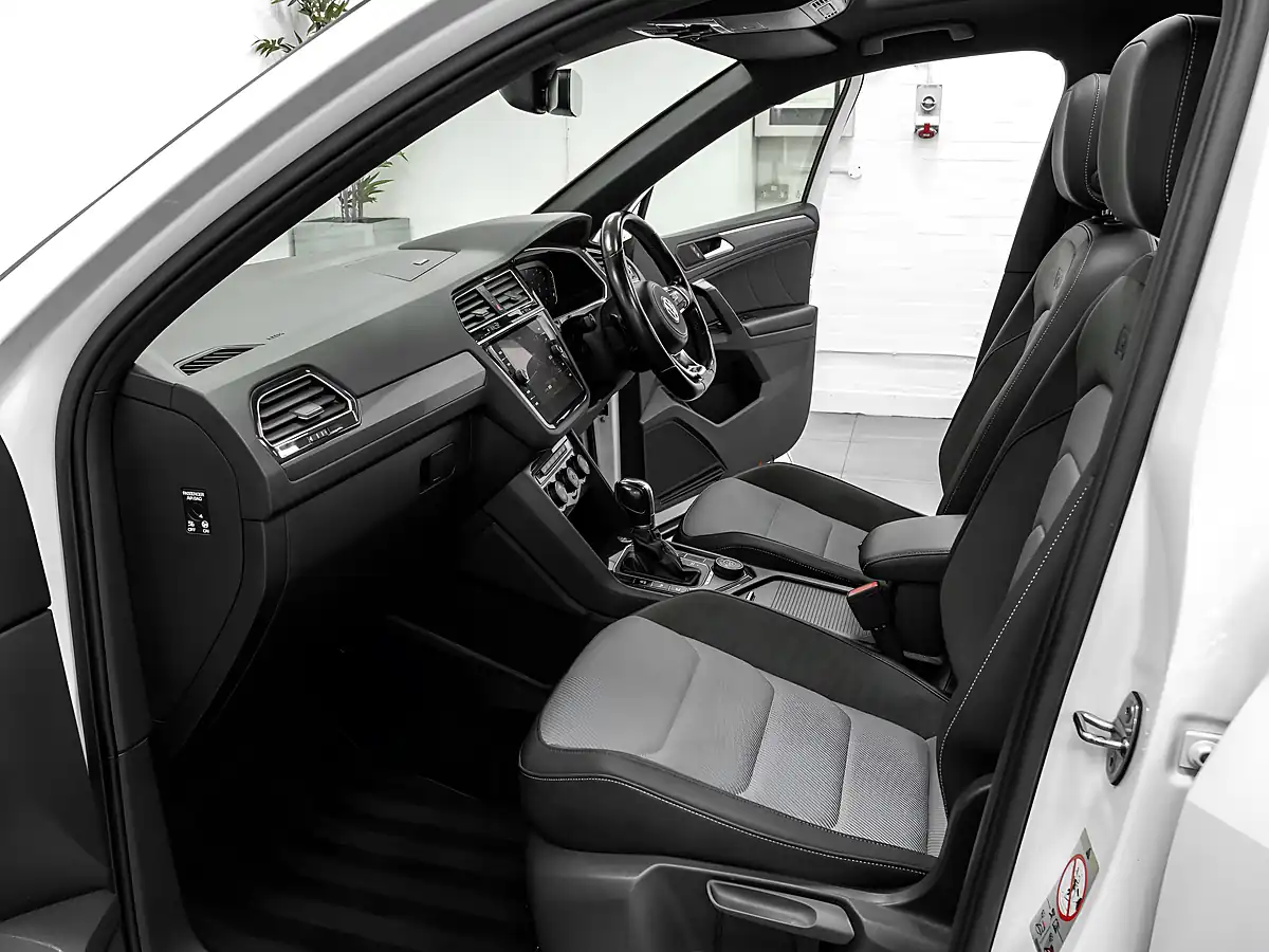 Used 2019 Volkswagen Tiguan R-Line Tech Pure White - Interior and Exterior details 15