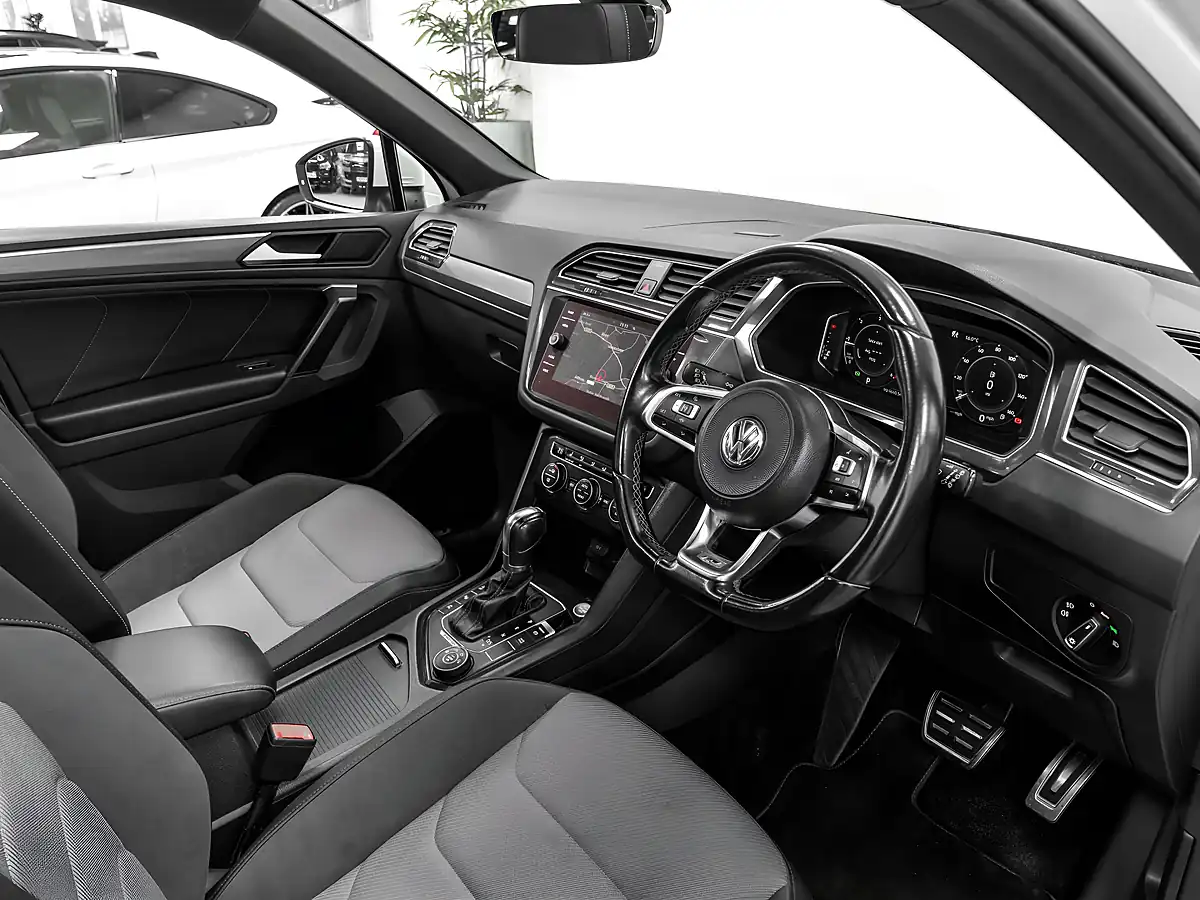 Used 2019 Volkswagen Tiguan R-Line Tech Pure White - Interior and Exterior details 16