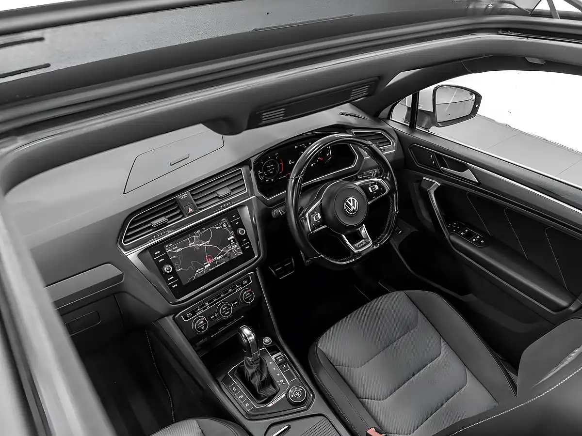 Used 2019 Volkswagen Tiguan R-Line Tech Pure White - Interior and Exterior details 18