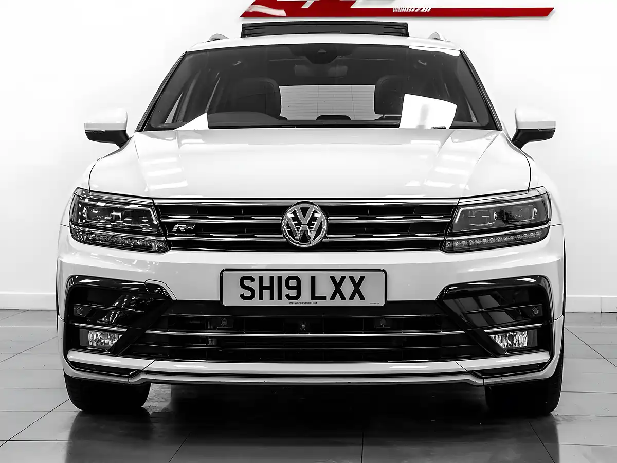 Used 2019 Volkswagen Tiguan R-Line Tech Pure White - Interior and Exterior details 5