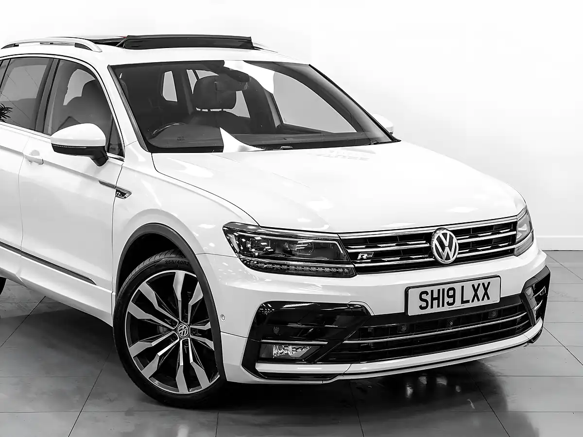 Used 2019 Volkswagen Tiguan R-Line Tech Pure White - Interior and Exterior details 9