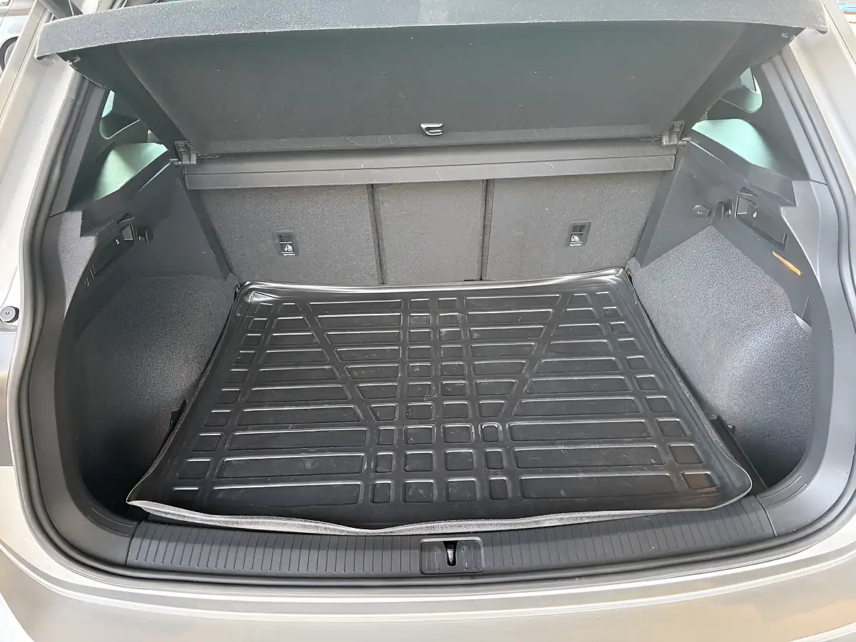 Used 2019 Volkswagen Tiguan R-Line Tech Silver - Interior and Exterior details 12