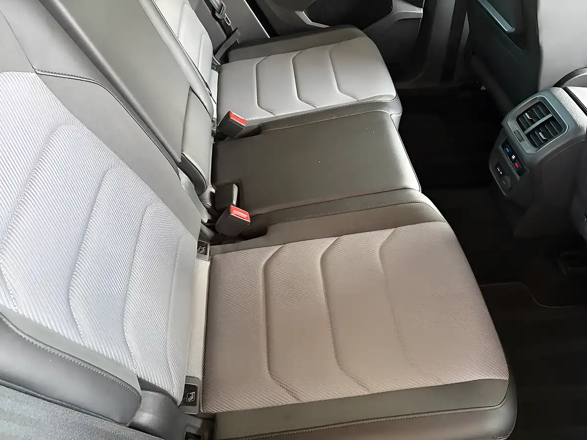 Used 2019 Volkswagen Tiguan R-Line Tech Silver - Interior and Exterior details 14