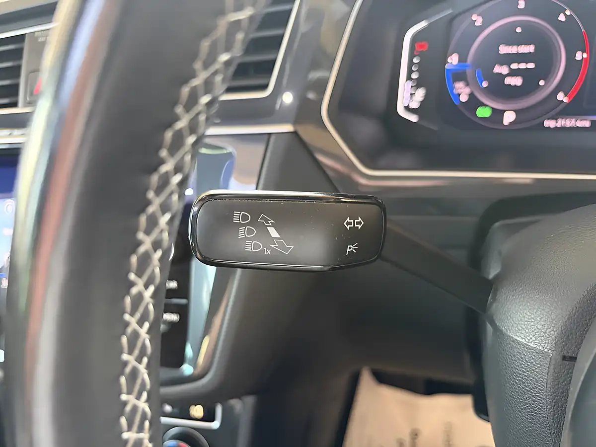 Used 2019 Volkswagen Tiguan R-Line Tech Silver - Interior and Exterior details 16