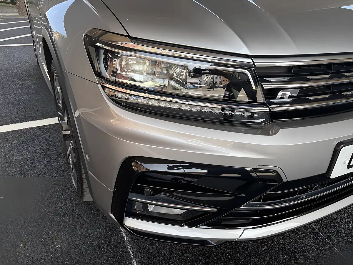 Used 2019 Volkswagen Tiguan R-Line Tech Silver - Interior and Exterior details 7