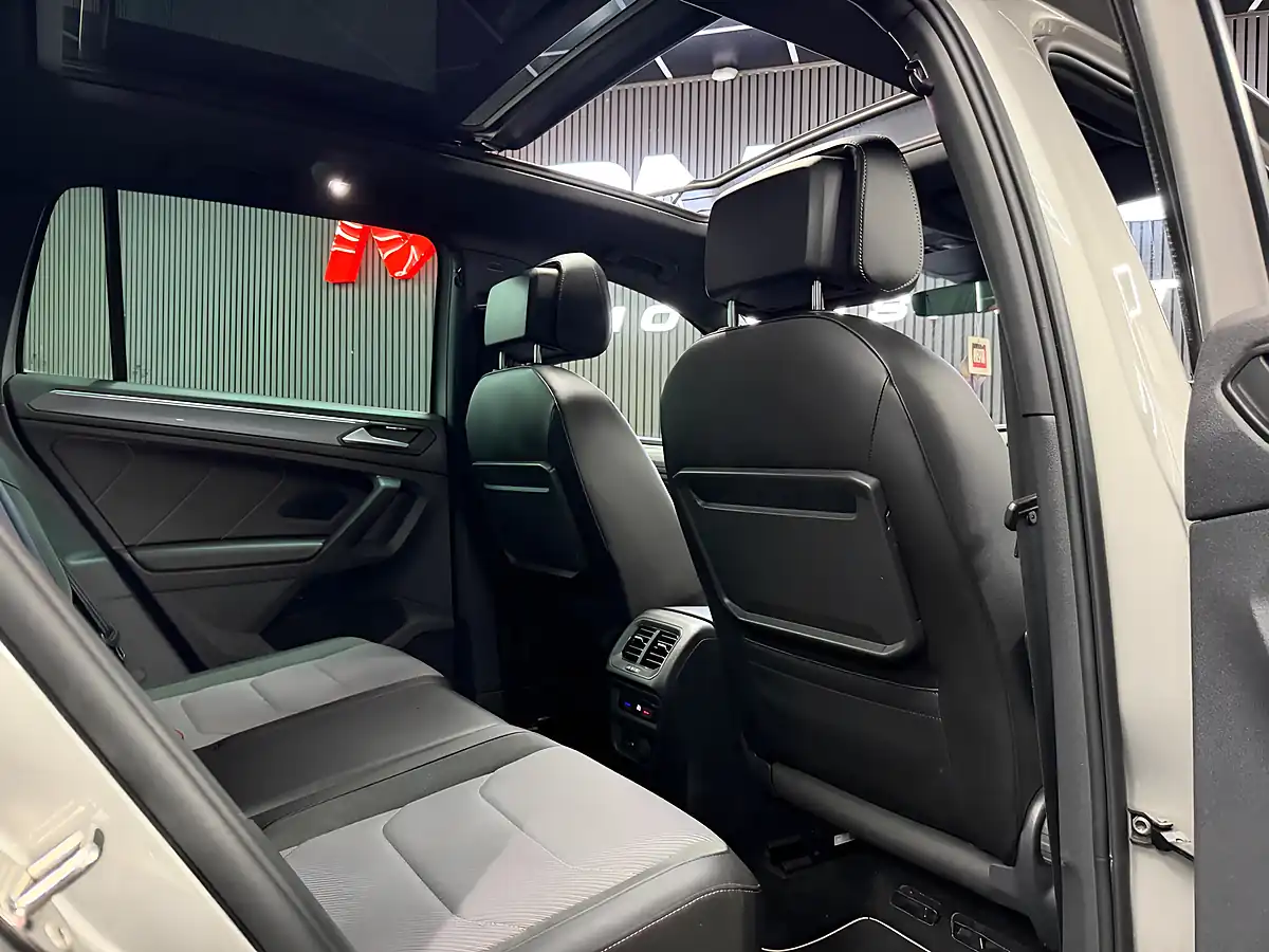 Used 2019 Volkswagen Tiguan R-Line Tech Silver - Interior and Exterior details 12