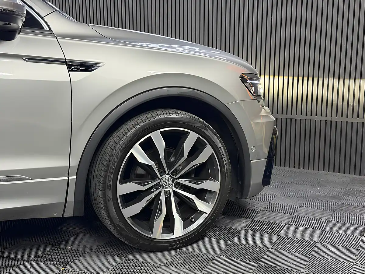 Used 2019 Volkswagen Tiguan R-Line Tech Silver - Interior and Exterior details 9