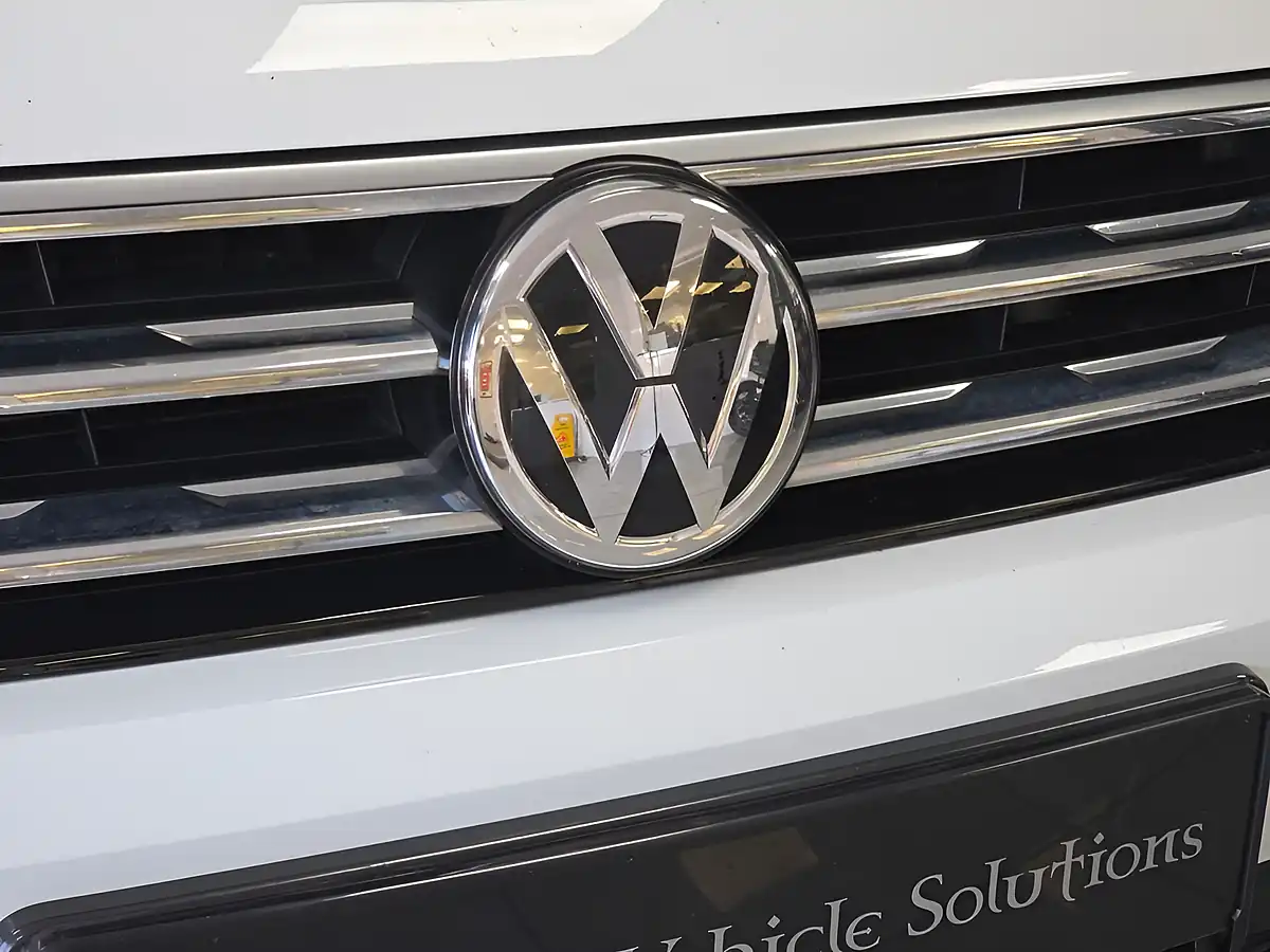 Used 2019 Volkswagen Tiguan R-Line Tech White - Interior and Exterior details 15