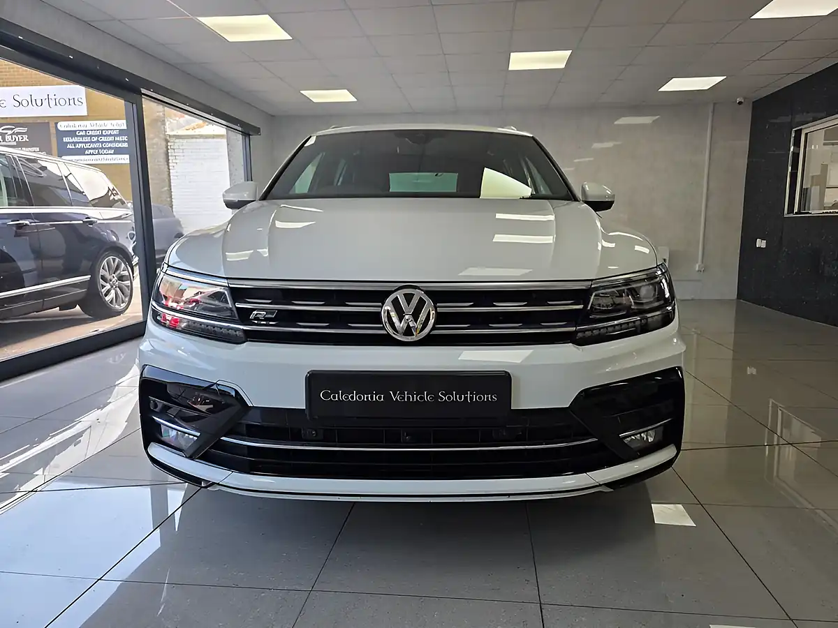 Used 2019 Volkswagen Tiguan R-Line Tech White - Interior and Exterior details 17
