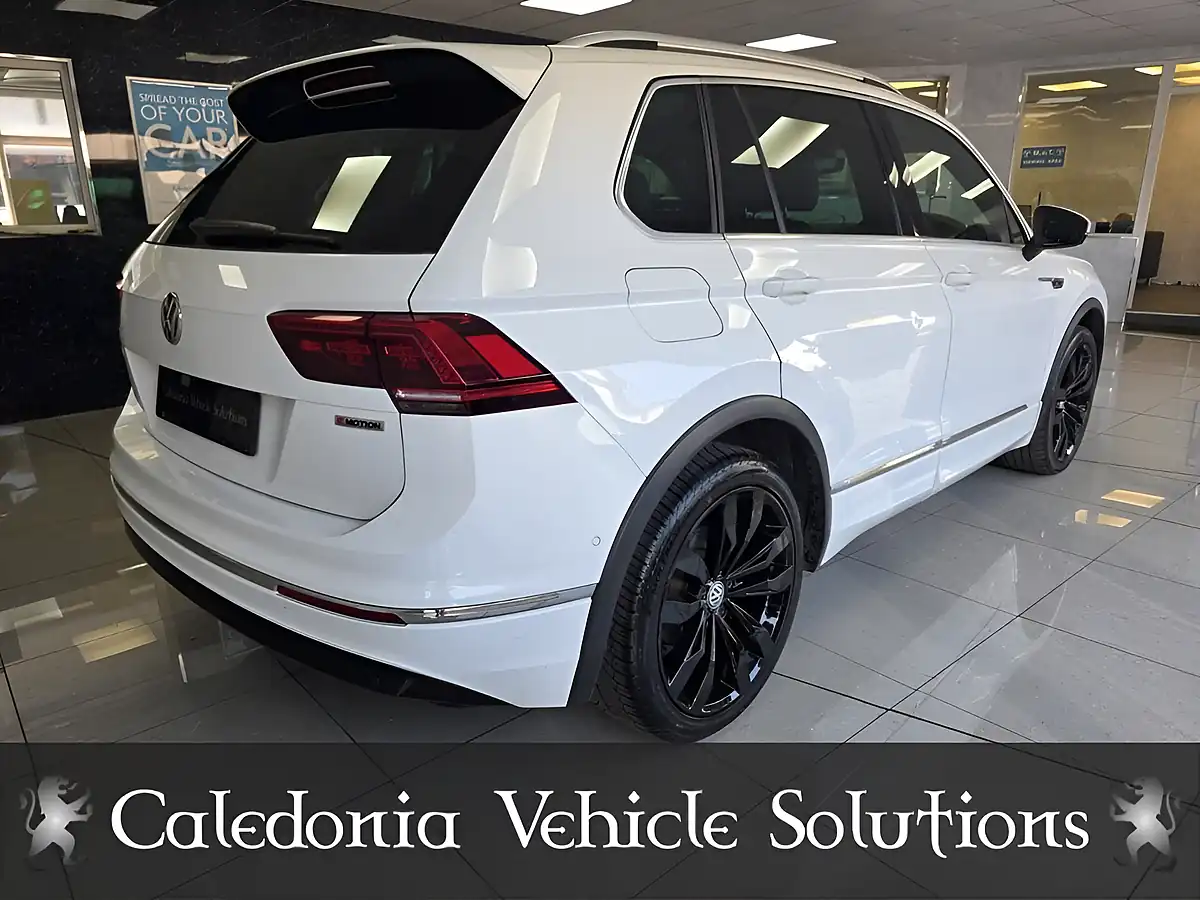 Used 2019 Volkswagen Tiguan R-Line Tech White - Interior and Exterior details 4