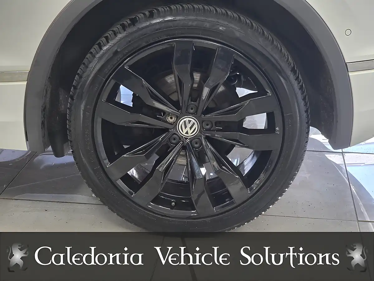 Used 2019 Volkswagen Tiguan R-Line Tech White - Interior and Exterior details 6