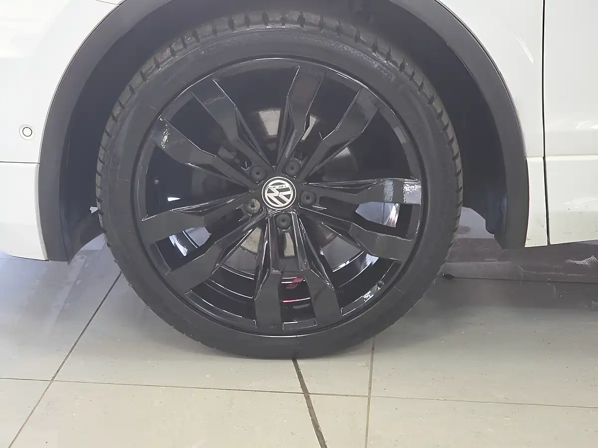 Used 2019 Volkswagen Tiguan R-Line Tech White - Interior and Exterior details 7
