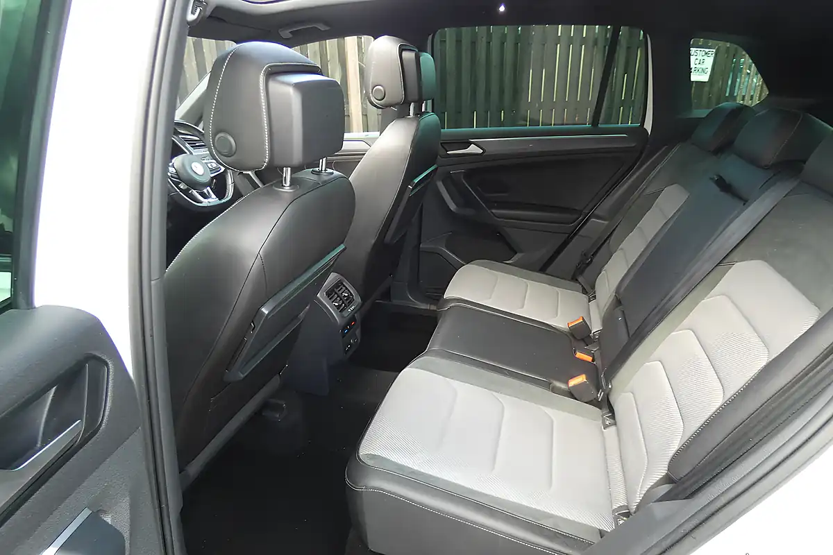 Used 2019 Volkswagen Tiguan R-Line Tech White - Interior and Exterior details 12