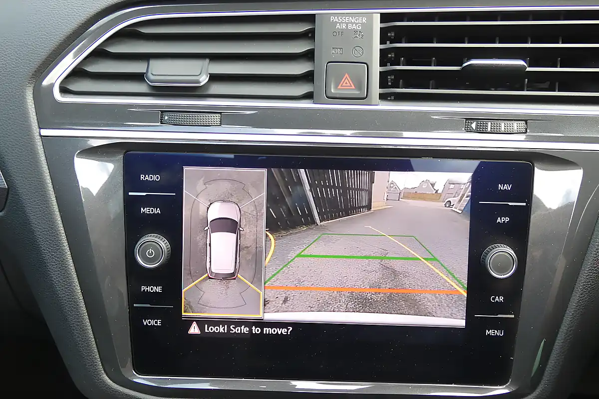 Used 2019 Volkswagen Tiguan R-Line Tech White - Interior and Exterior details 14