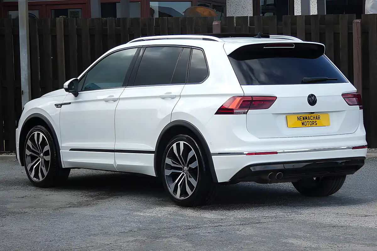 Used 2019 Volkswagen Tiguan R-Line Tech White - Interior and Exterior details 4