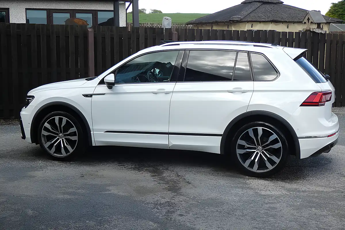 Used 2019 Volkswagen Tiguan R-Line Tech White - Interior and Exterior details 5