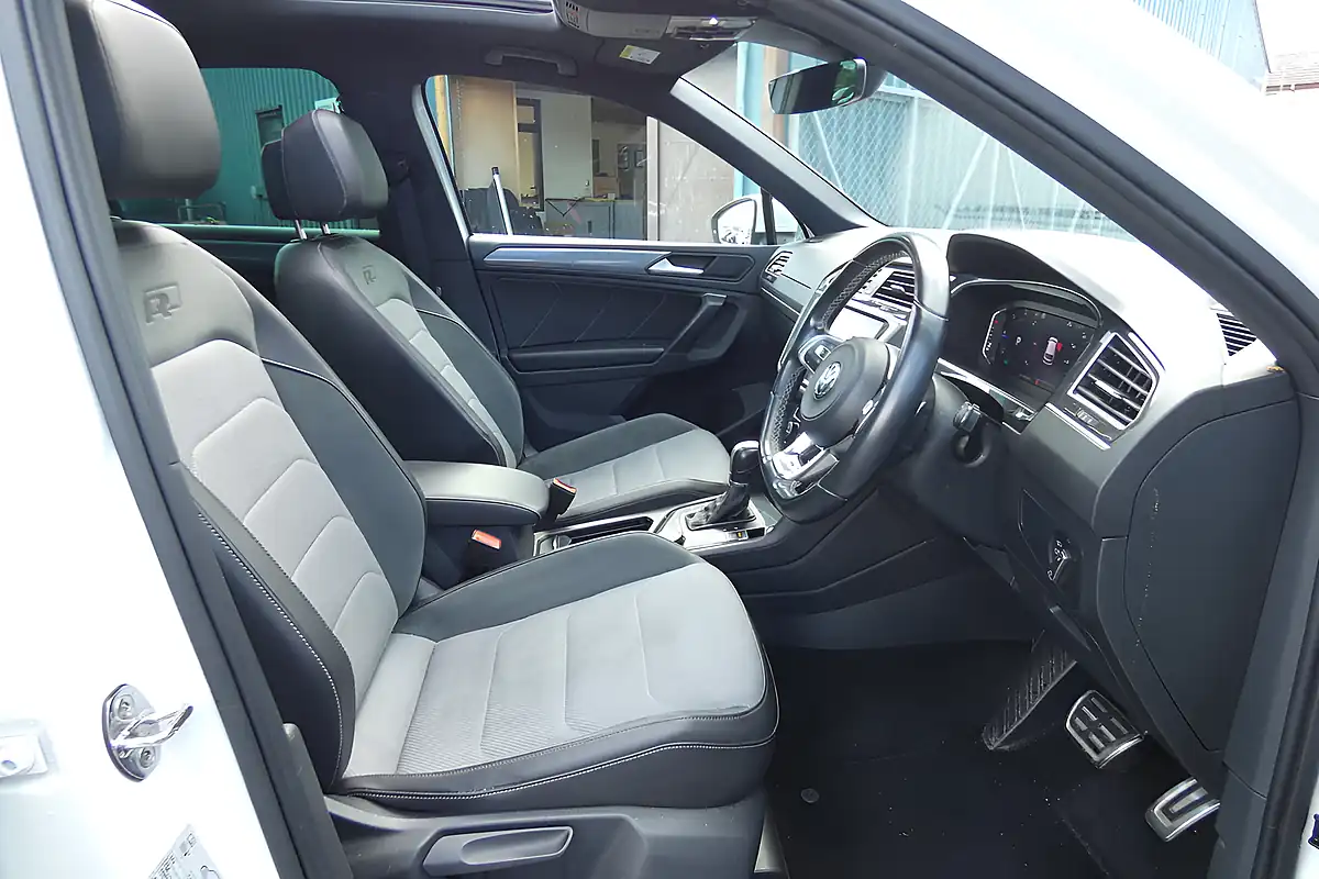 Used 2019 Volkswagen Tiguan R-Line Tech White - Interior and Exterior details 7