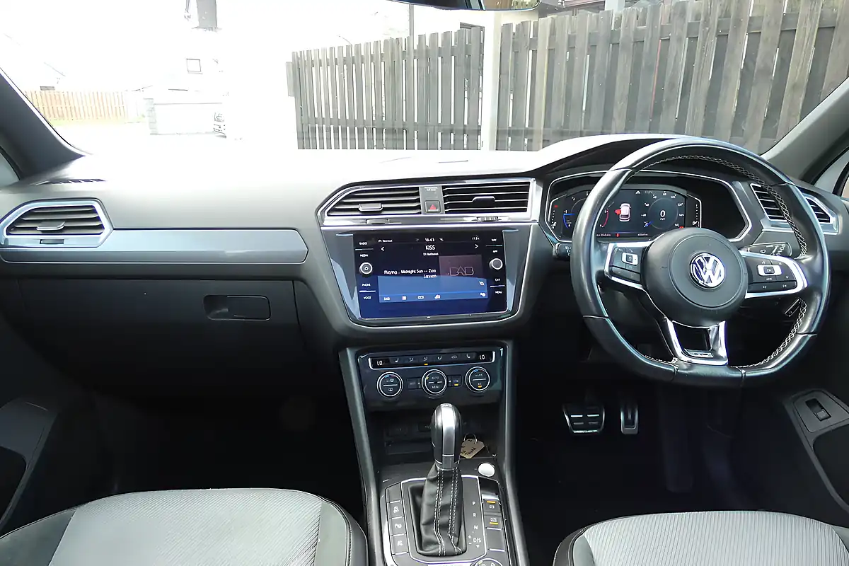 Used 2019 Volkswagen Tiguan R-Line Tech White - Interior and Exterior details 8
