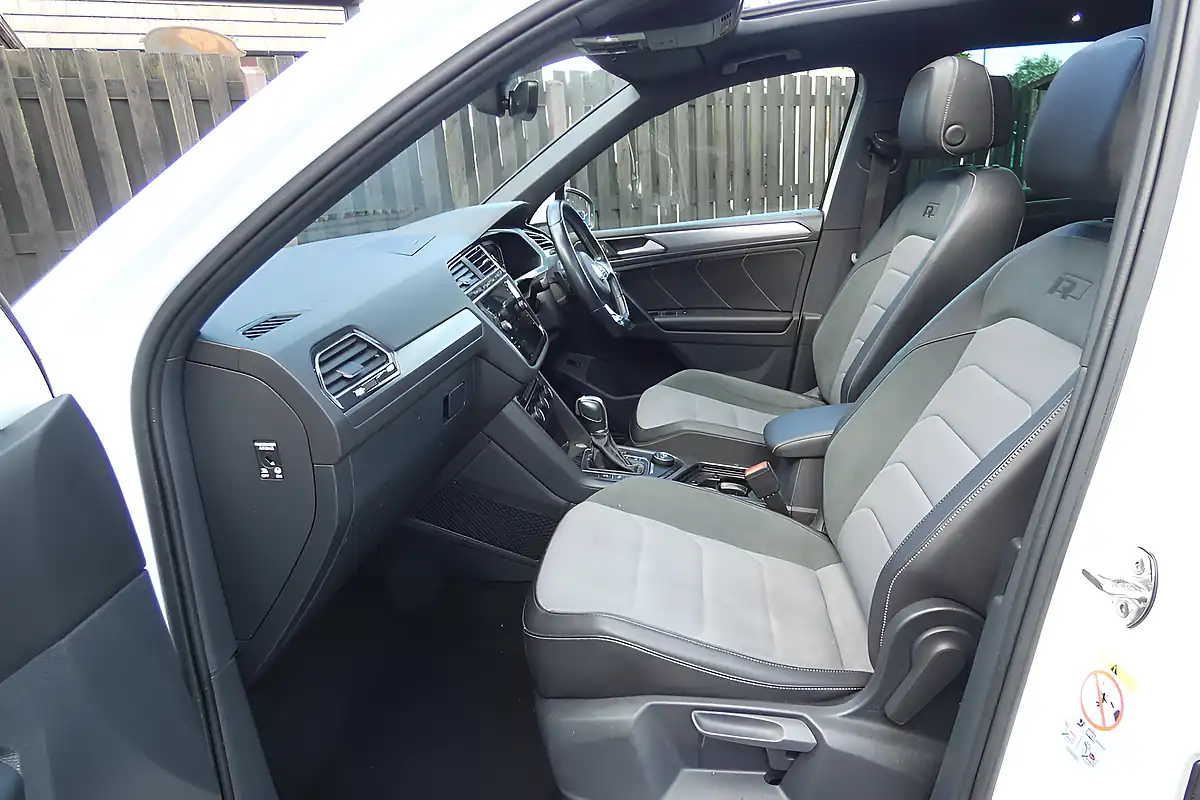 Used 2019 Volkswagen Tiguan R-Line Tech White - Interior and Exterior details 9