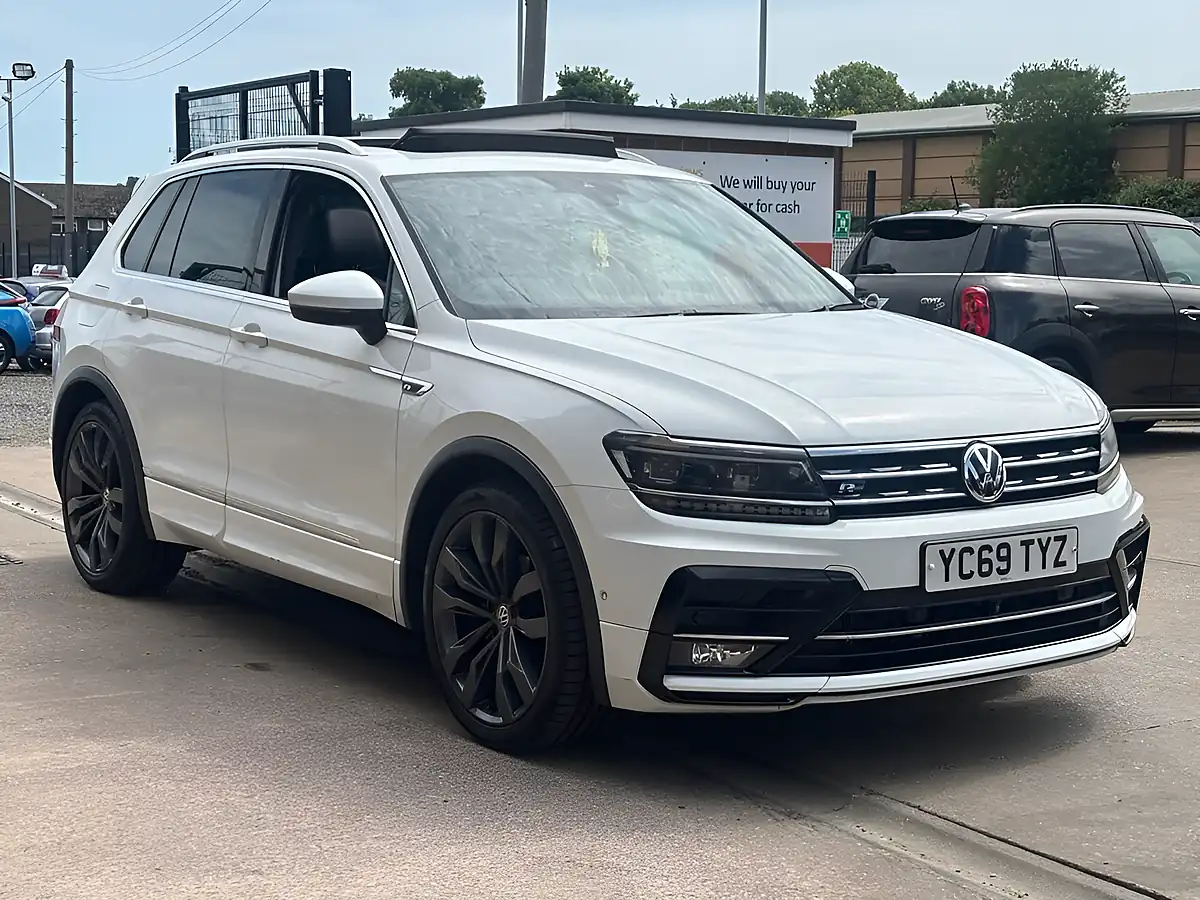 Used 2019 Volkswagen Tiguan R-Line Tech White - Front View
