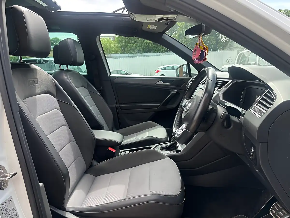 Used 2019 Volkswagen Tiguan R-Line Tech White - Interior and Exterior details 10