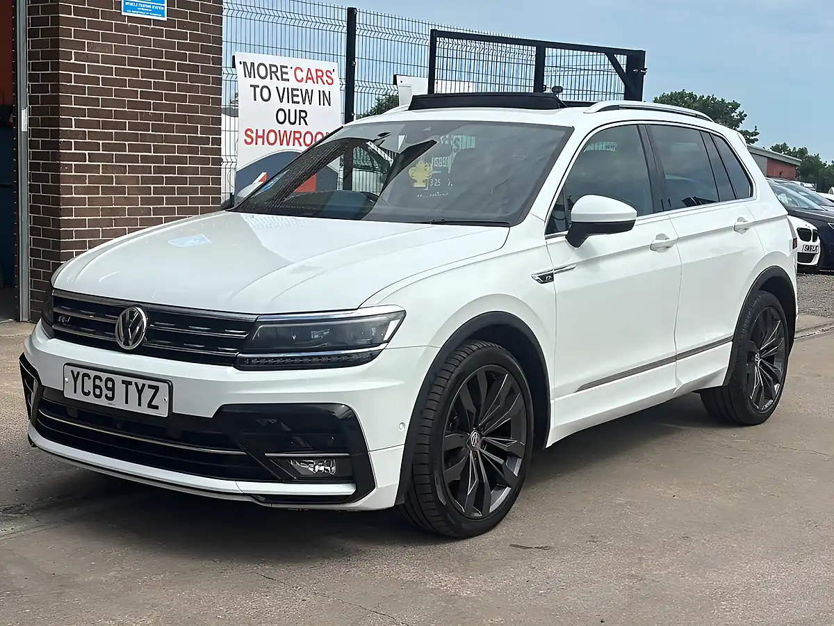 Used 2019 Volkswagen Tiguan R-Line Tech White - Interior and Exterior details 3