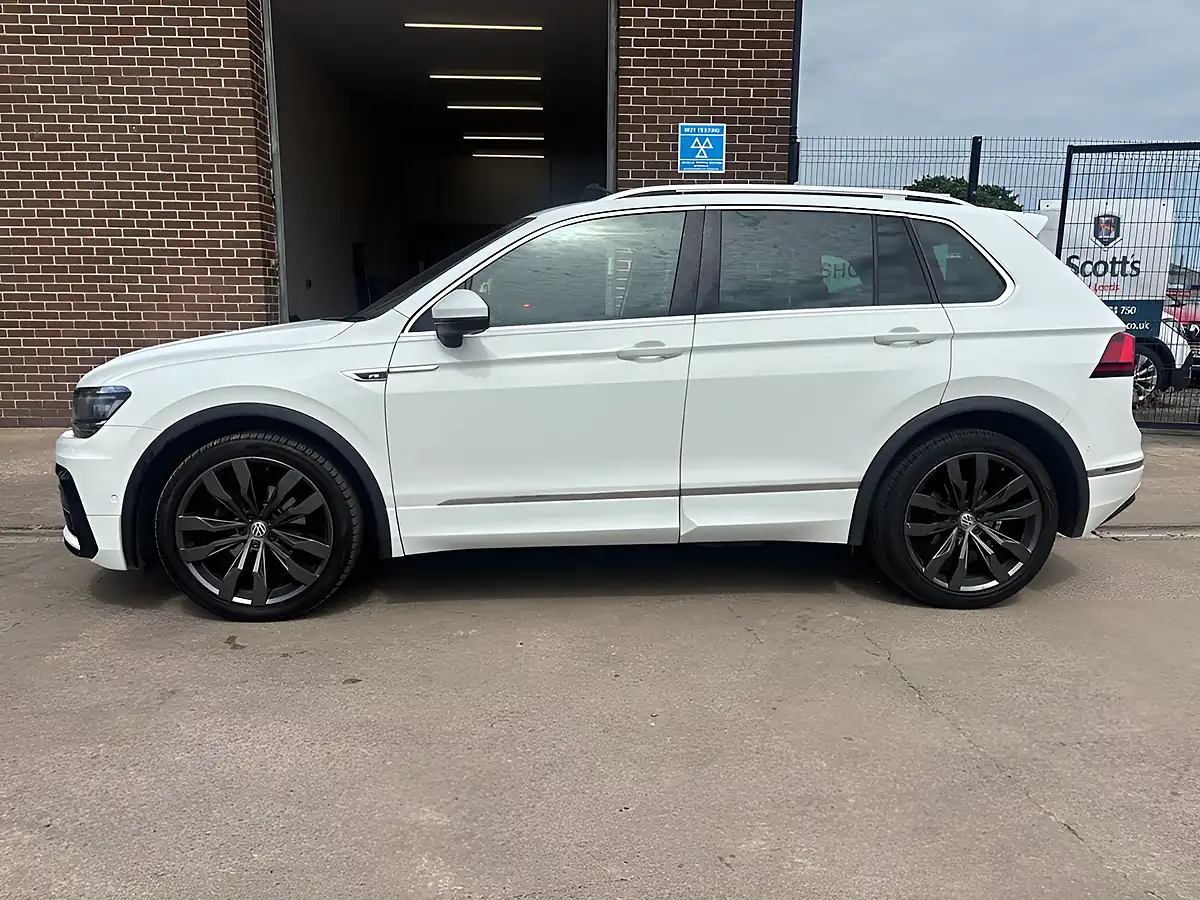 Used 2019 Volkswagen Tiguan R-Line Tech White - Interior and Exterior details 4