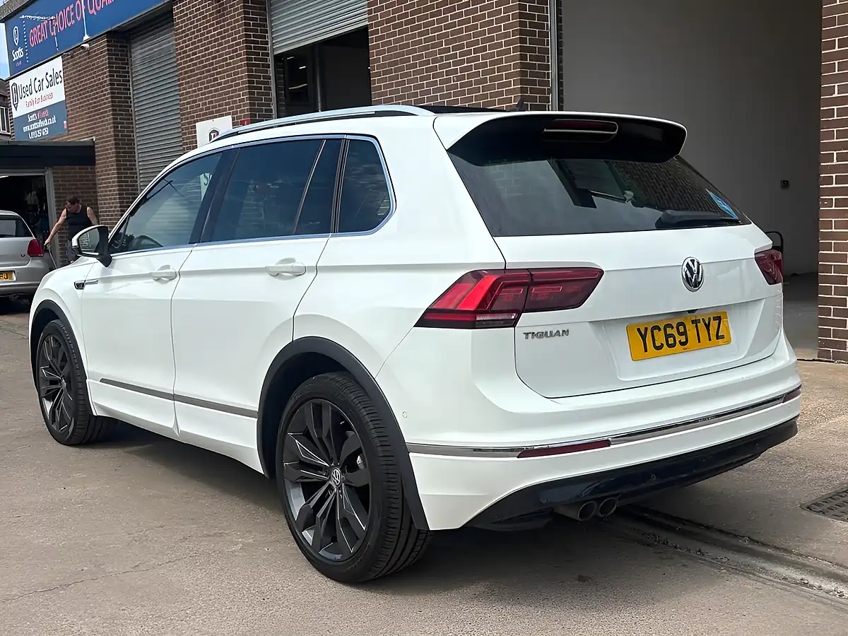 Used 2019 Volkswagen Tiguan R-Line Tech White - Interior and Exterior details 5