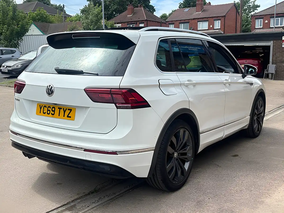 Used 2019 Volkswagen Tiguan R-Line Tech White - Interior and Exterior details 7