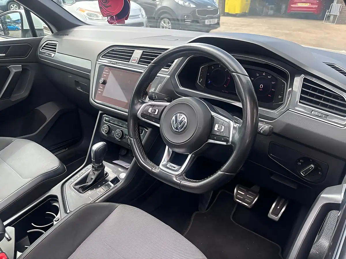 Used 2019 Volkswagen Tiguan R-Line Tech White - Interior and Exterior details 9