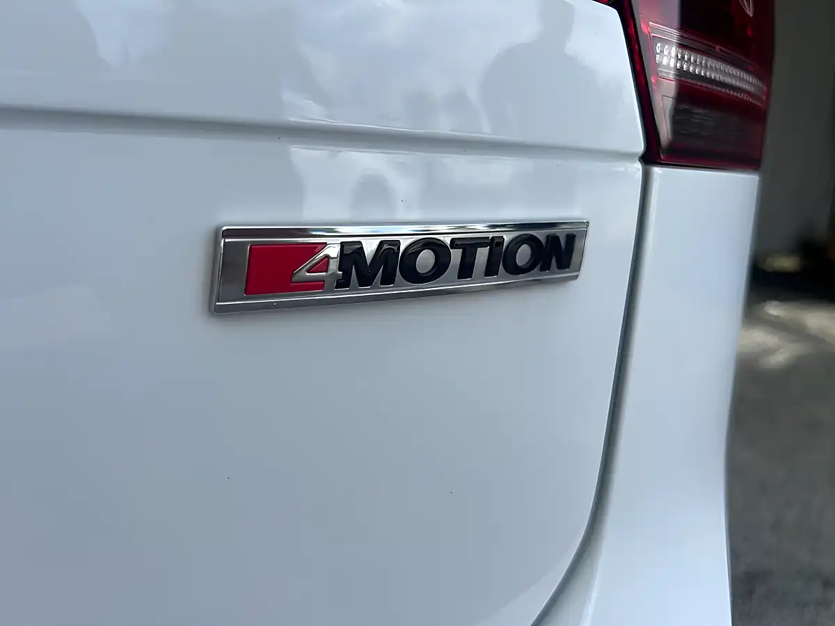 Used 2019 Volkswagen Tiguan R-Line Tech White - Interior and Exterior details 10