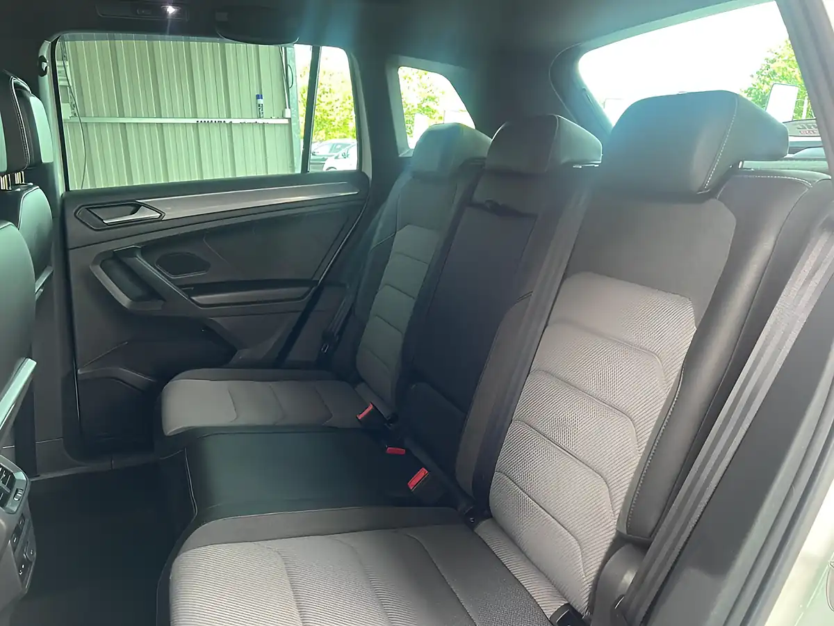 Used 2019 Volkswagen Tiguan R-Line Tech White - Interior and Exterior details 11