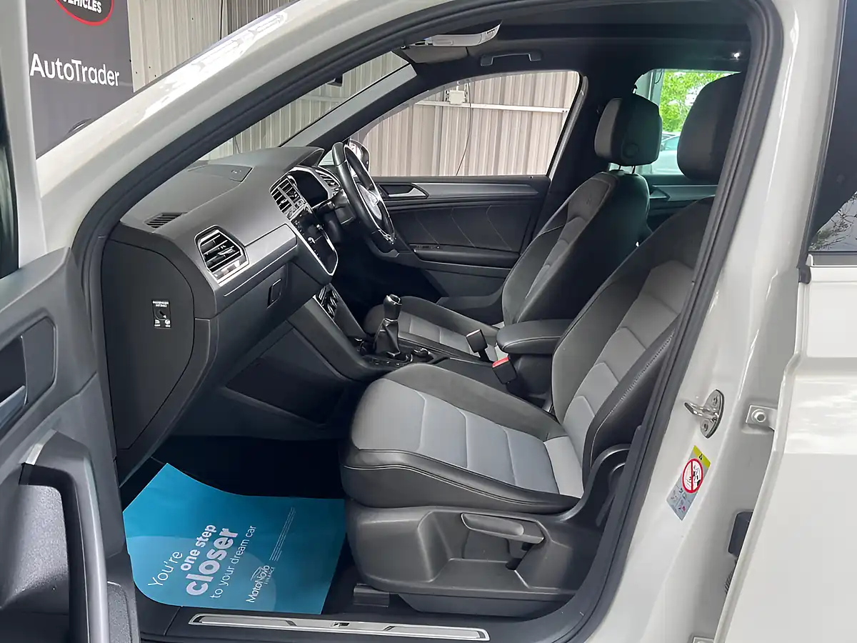 Used 2019 Volkswagen Tiguan R-Line Tech White - Interior and Exterior details 12